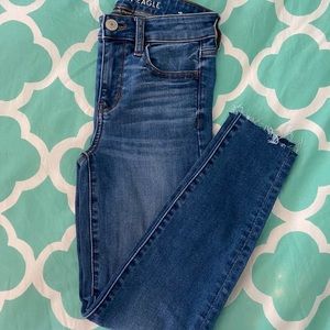 American Eagle medium wash distressed jeans!!